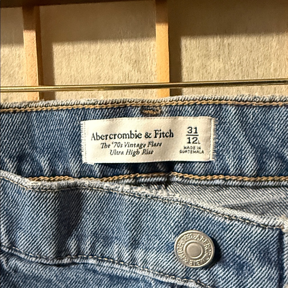 Abercrombie & Fitch The 70s Vintage Flare Ultra High Rise 31/12L - Picture 2 of 5